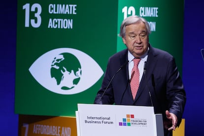 El secretario general de la ONU, António Guterres, durante su intervención en el foto empresarial organizado con motivo de la clausura de la IV Conferencia Internacional de la ONU para la Financiación al Desarrollo de Naciones Unidas, en Sevilla el 30 de junio de 2025.