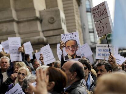 Manifestantes a favor do juiz Carlos Fayt.
