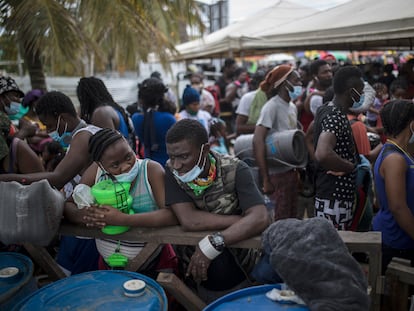 Haitian migrants in the Colombian city of Necoclí.