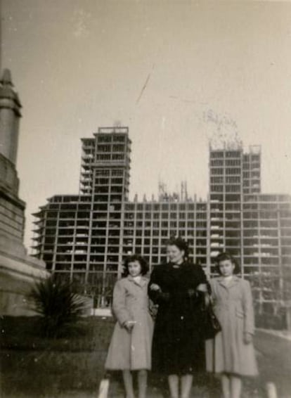 Construcción del Edificio España, hacia 1951.