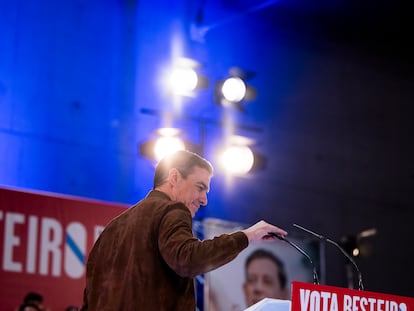 El presidente del Gobierno, Pedro Sánchez, en el pabellón polideportivo de Fontiñas en Santiago de Compostela, el pasado 16 de febrero.