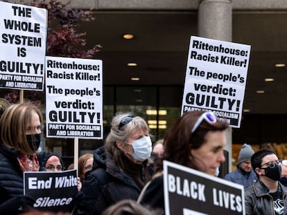 Manifestantes contra la sentencia que exculpa a Kyle Rittenhous en Louisville, Kentucky, el pasado 20 de noviembre.