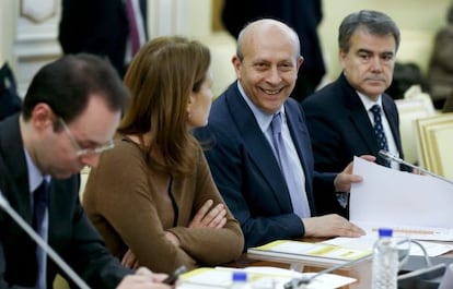 El ministro de Educación, José Ignacio Wert, preside la reunión.