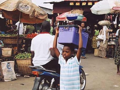 Niño trabajando en Benin