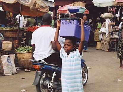 Niño trabajando en Benin