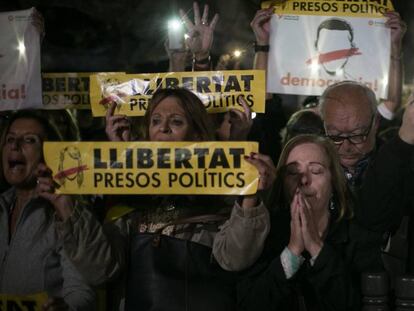 Protesta contra l&#039;empresonament dels exconsellers.