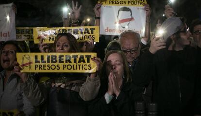 Protesta contra l&#039;empresonament dels exconsellers.