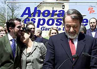 Aznar ataca al PNV y cita a Alava como símbolo del cambio necesario.