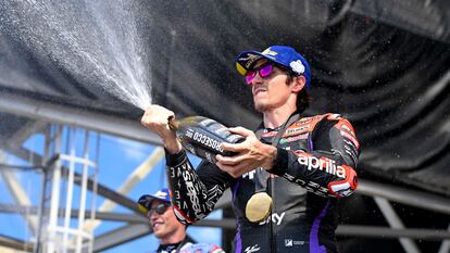 Maverick Vinales celebra su victoria en la carrera al sprint del GP de las Américas.