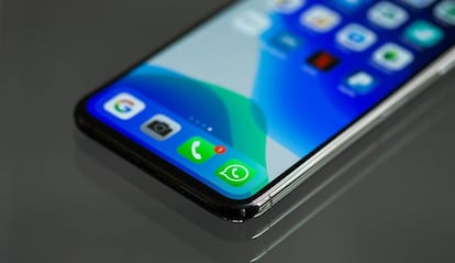 icono de WhatsApp en un teléfono