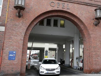 Entrada de la hist&oacute;rica f&aacute;brica de Opel en R&uuml;sselsheim, a unos 30 kil&oacute;metros de Fr&aacute;ncfort.&nbsp;