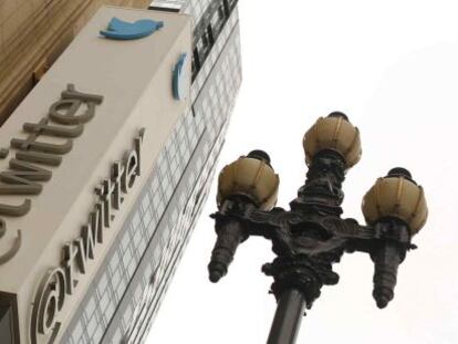 Logo de Twitter en su sede de San Francisco, California. 