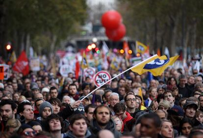 Manifestantes durante la protesta de funcionarios en Londres.