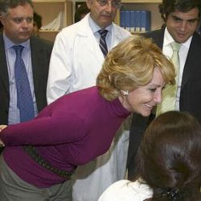 El nuevo modelo hospitalario de Aguirre recibe mínimo respaldo