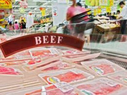 Imagen de las sección de carne de vaca en un supermercado. EFE/Archivo
