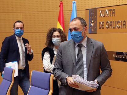 El consejero de Sanidad de la Xunta, Julio García Comesaña, este viernes en rueda de prensa.