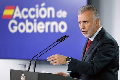 El ministro de Política Territorial y Memoria Democrática, Ángel Víctor Torres, en una rueda de prensa el jueves 10 de octubre en el Palacio de la Moncloa.