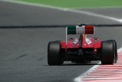 El monoplaza de Fernando Alonso, durante la sesión de entrenamientos del viernes.