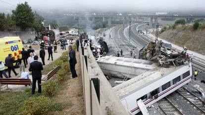 El tren accidentado en la curva de Angrois.