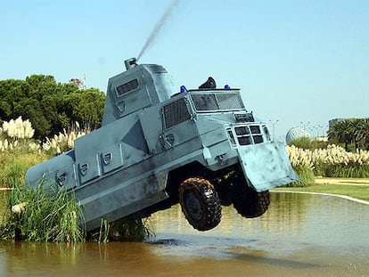 <i>'Fuente</i>' (2003), instalación de Fernando Sánchez Castillo en el Monasterio de La Cartuja, en Sevilla.