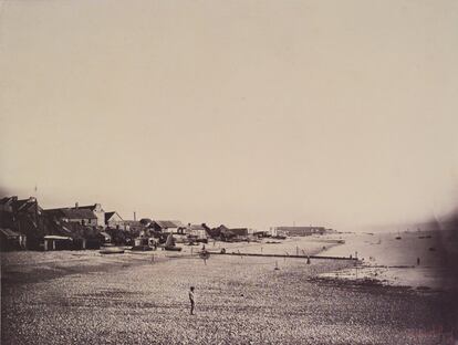 'Playa de Sainte-Adresse, en Normandía', de 1856. La comisaria, Reyes Utrera, subraya que esta colección de imágenes "marcó un hito en la historia de la fotografía”. Le Gray mostró "un prodigioso dominio de la técnica y un magistral uso de la luz".