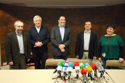 Representantes de Amaiur, BNG y ERC en la rueda de prensa de Bilbao.