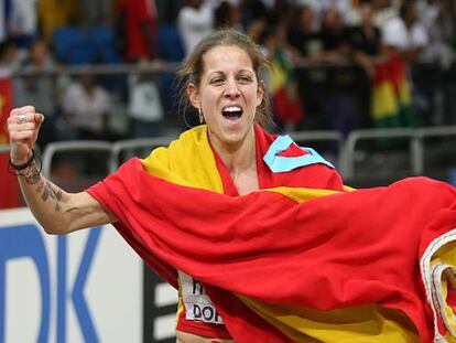 La española Natalia Rodríguez, celebra la segunda plaza en la carrera final de los 1. 500 metros femeninos en los Campeonatos Mundiales de Atletismo en Pista Cubierta, celebrados en Doha.