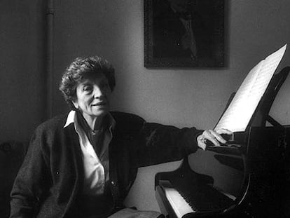 Carmen Bravo, en 1993 en su casa de Barcelona.