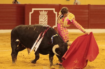 Jorge Martínez torea al natural.