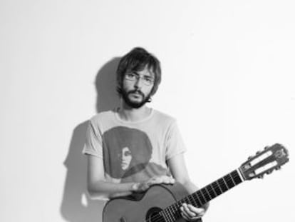 Xoél López demuestra que se puede ser cantautor e <em>indie<em/>