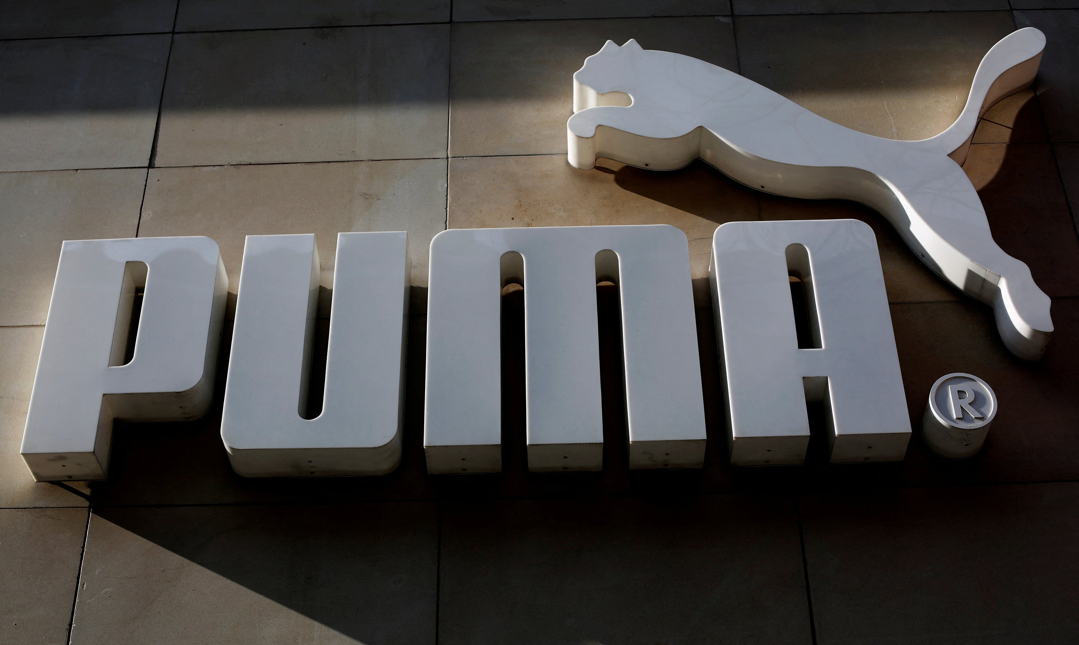 Logo de Puma en una tienda de Viena, Austria.