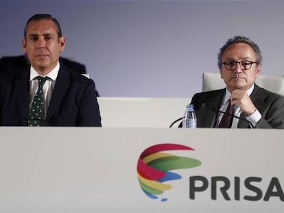 Manuel Polanco, Presidente de Prisa, (a la derecha) y Manuel Mirat, Consejero Delegado, en la Junta General de Accionistas de Prisa celebrada este 25 de abril. 