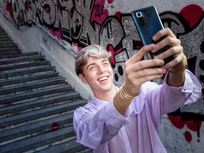 Rubén Avilés, 'tiktoker' fotografiado en la Gran Vía de Madrid.