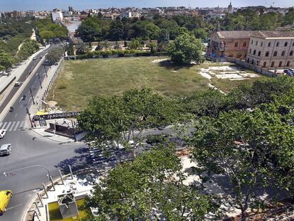 Una vista general del solar de Jesuitas, junto al Jardín del Turia y el Jardí Botànic, en Valencia.