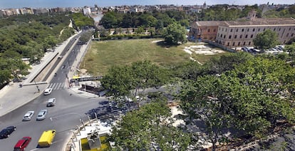 Una vista general del solar de Jesuitas, junto al Jardín del Turia y el Jardí Botànic, en Valencia.