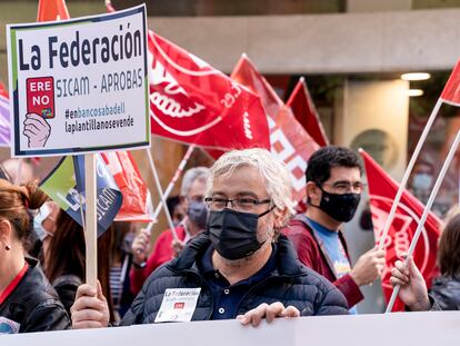 Empleados del Banco Sabadell en una manifestación de rechazo al ERE este mes de octubre.