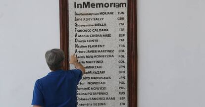 Placa en recuerdo de los muertos en el Museo del Bardo, en Túnez.