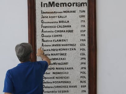 Placa en recuerdo de los muertos en el Museo del Bardo, en T&uacute;nez.