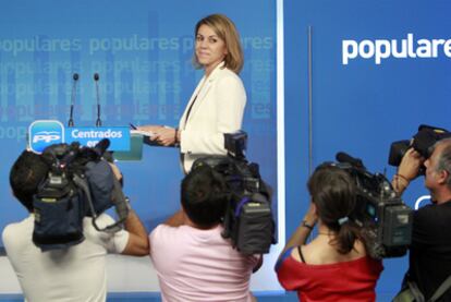 La secretaria general del PP, María Dolores de Cospedal, ayer tras analizar los resultados electorales en la sede del partido.