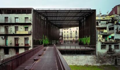 Espacio p&uacute;blico Teatre La Lira, obra de RCR Arquitectes, en Ripoll. 