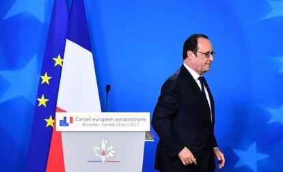 El presidente francés deja el atril tras su última intervención en una cumbre europea.
