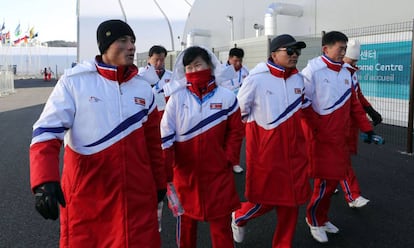 El equipo de esquí alpino de Corea del Norte en la Villa Olímpica de Gangneung (Corea del Sur)