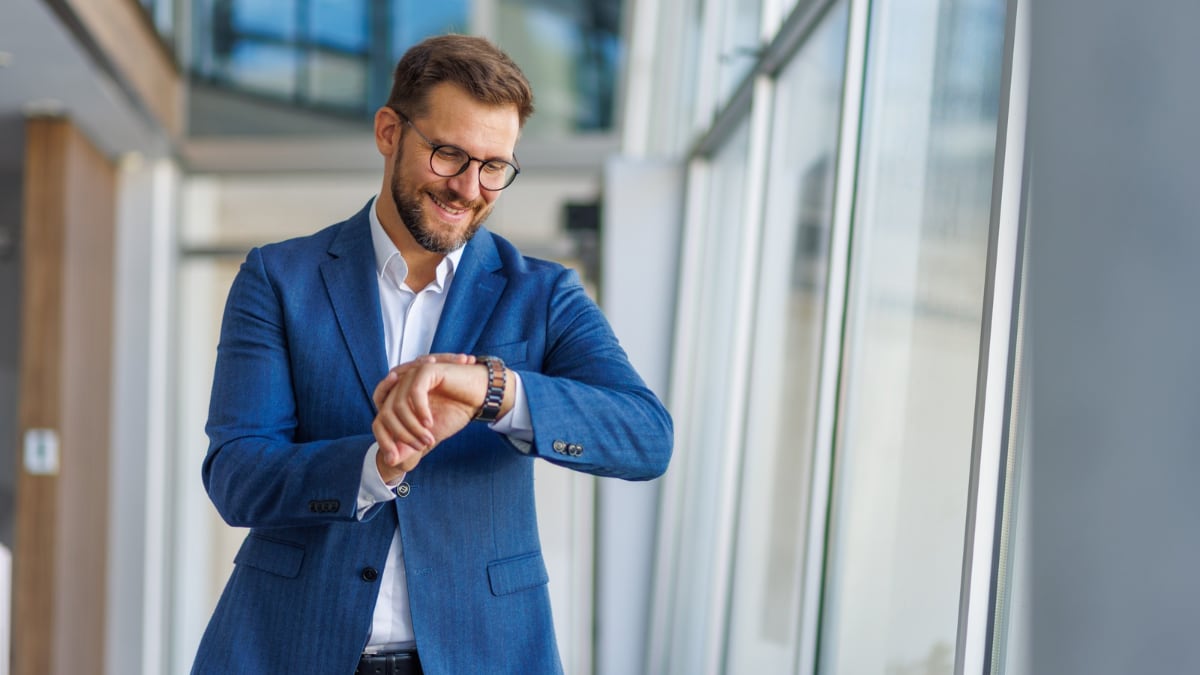 El reloj Casio perfecto para la oficina: queda igual de bien con traje que con vaqueros