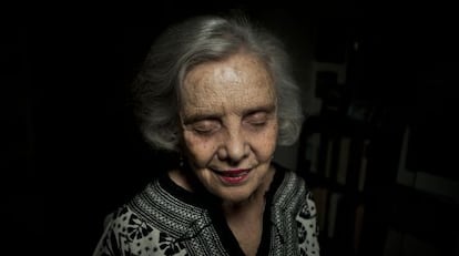 A jornalista e escritora Elena Poniatowska durante sessão de fotos.