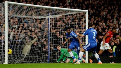Eto'o, nada más batir a De Gea en su tercer gol.