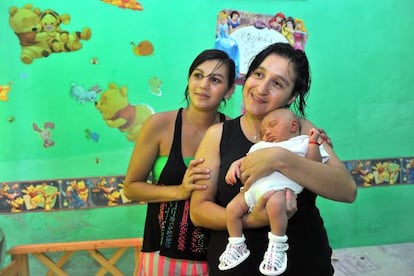 Karina, Soledad e a pequena Umma.