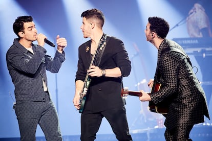 Joe Jonas, Nick Jonas y Kevin Jonas durante su concierto en Madrid, el 16 de febrero de 2020.