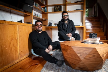Charlie 'El huevo' y Mauricio Barrientos 'Diablito', en su estudio. 