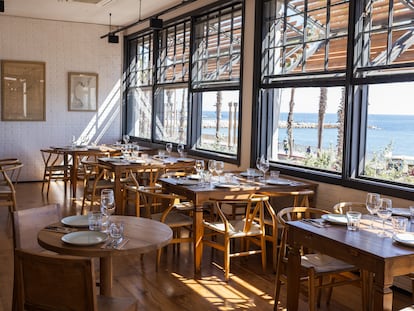 El menjador del restaurant Barraca, situat a la Barceloneta.