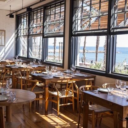 El menjador del restaurant Barraca, situat a la Barceloneta.